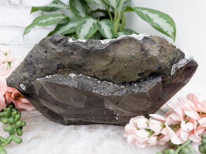 large-white-gray-apophyllite-geode