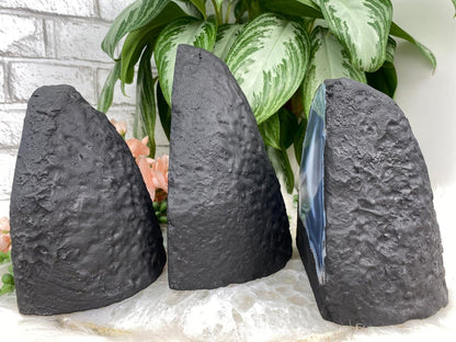 Dark-Gray-Banded-Agate-Cathedral-Side