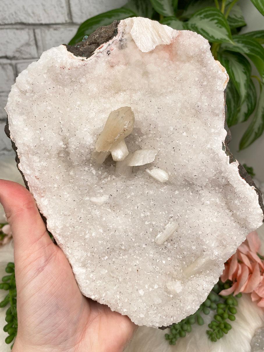 chalcedony-on-stilbite