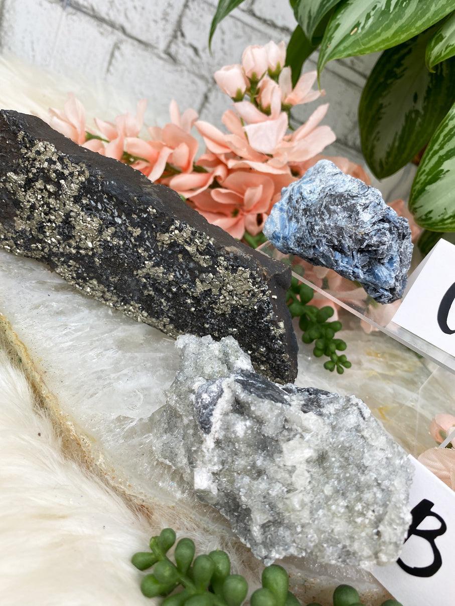 blue-kyanite-pyrite-basalt-calcite