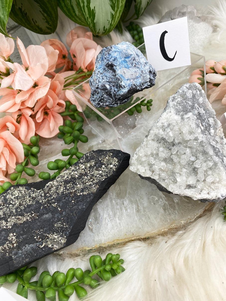 blue-kyanite-pyrite-basalt-calcite