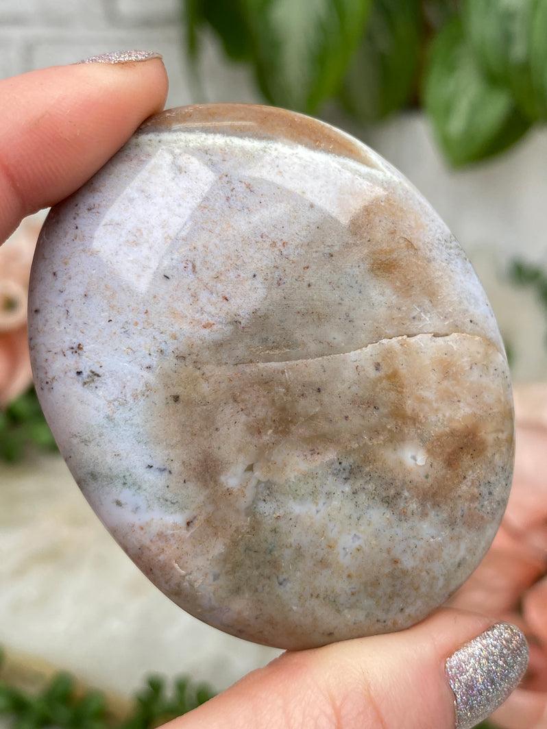 white-ocean-jasper-palm-stone