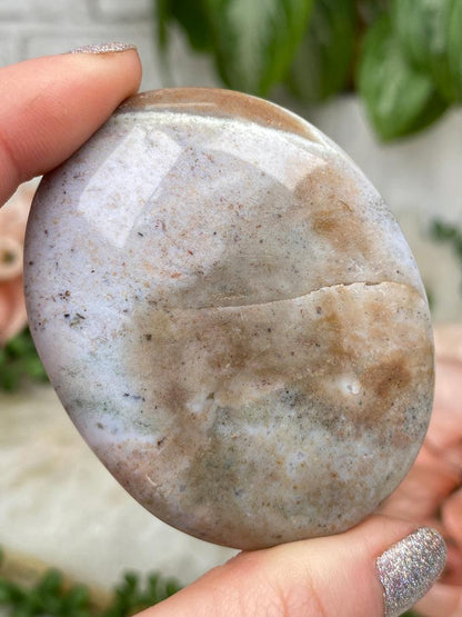 white-ocean-jasper-palm-stone