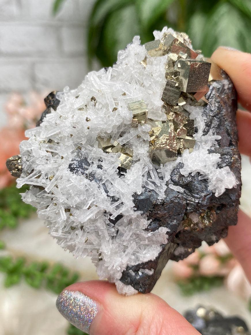 Dark Peruvian Quartz Clusters