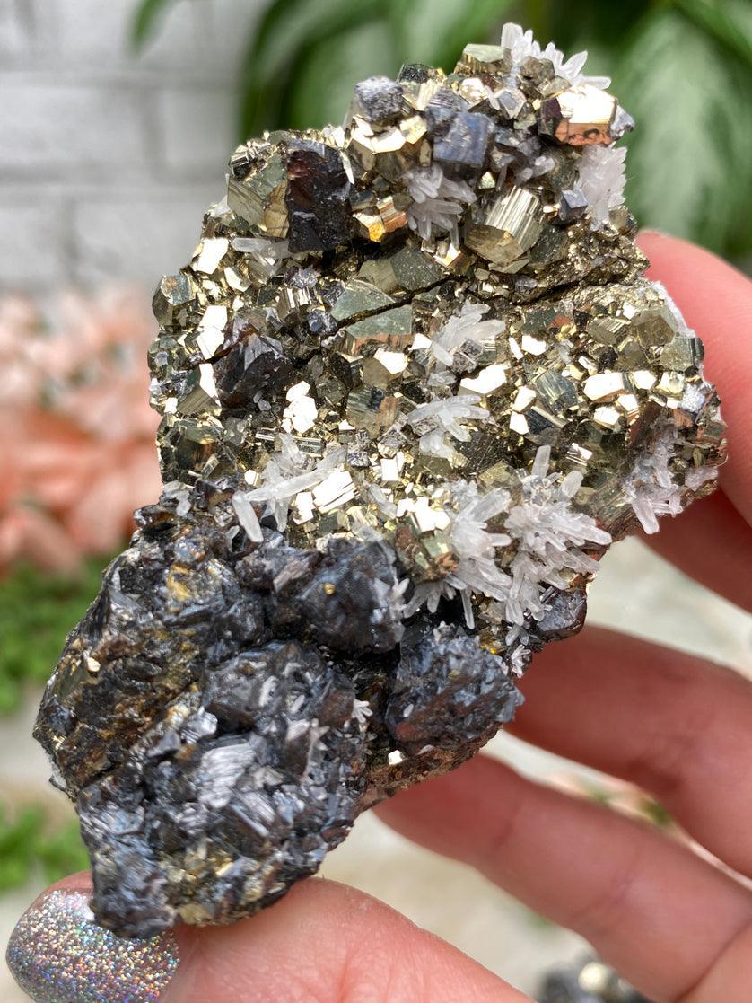 Dark Peruvian Quartz Clusters