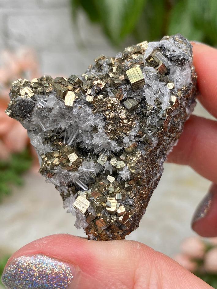 Dark Peruvian Quartz Clusters