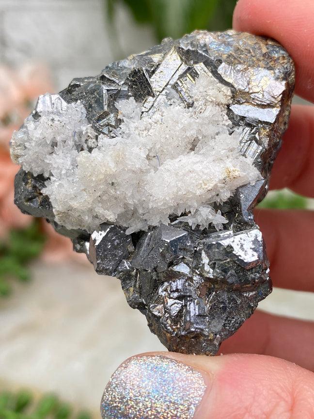 Dark Peruvian Quartz Clusters