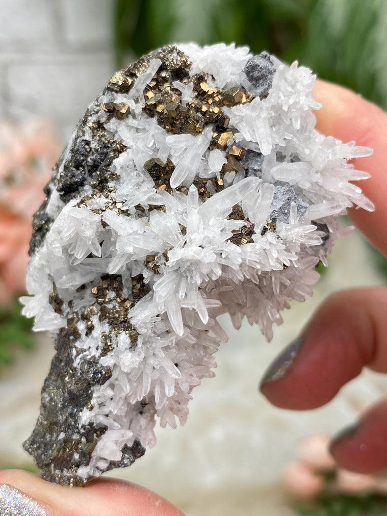 Dark Peruvian Quartz Clusters