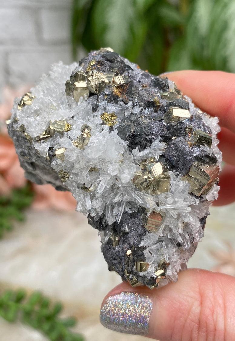 Dark Peruvian Quartz Clusters