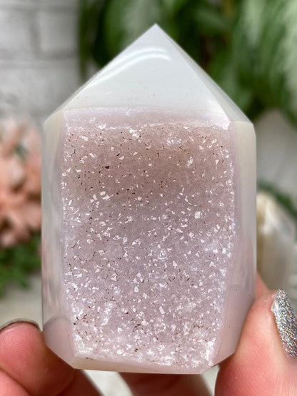gray-white-druzy-agate-point