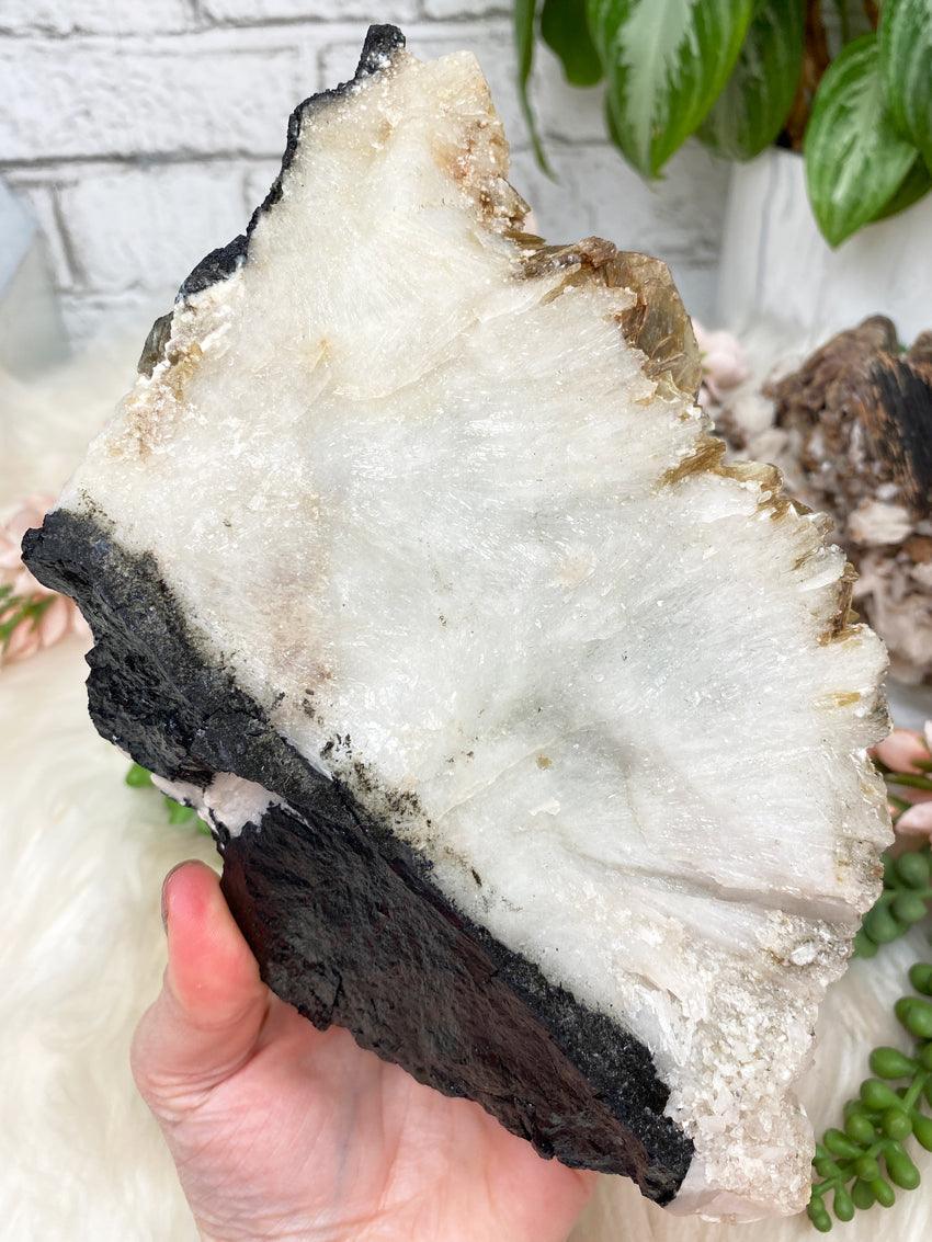 white-albite-yellow-mica-tourmaline