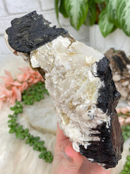 white-albite-yellow-mica-tourmaline