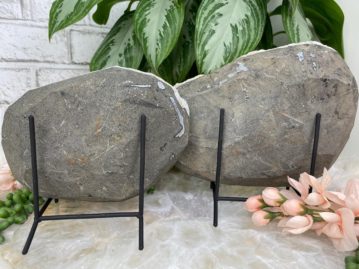 Gray-Chalcedony-Apophyllite