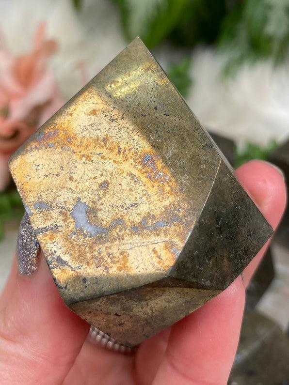 geometric-gold-chalcopyrite