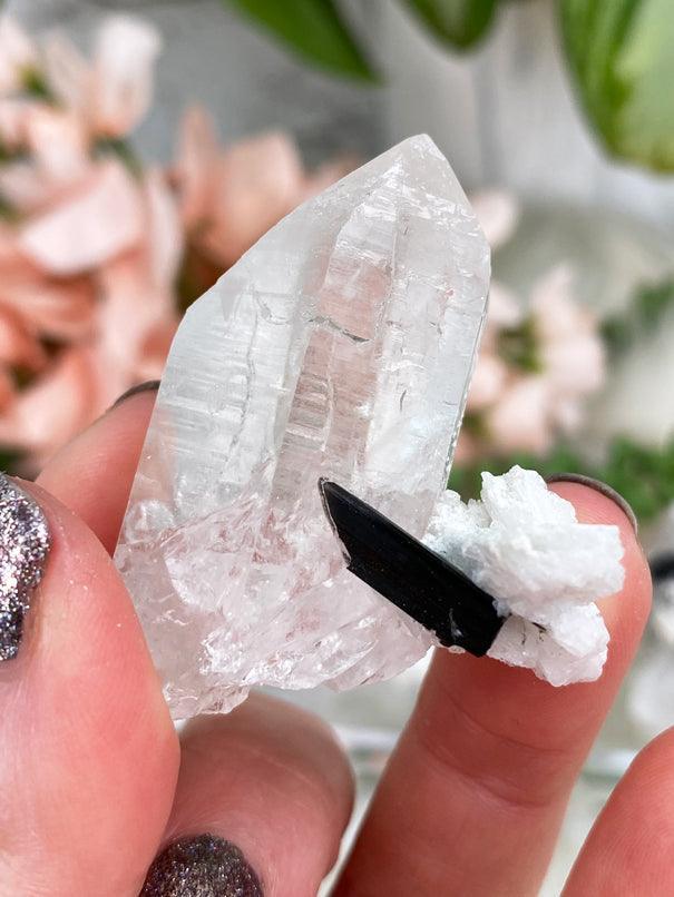 mica-white-albite-with-black-albite