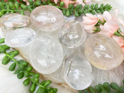 madagascar-quartz-palm-stones