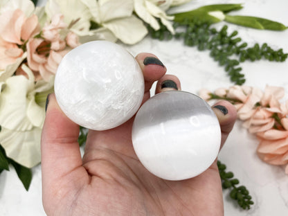 Simple cat eye selenite spheres