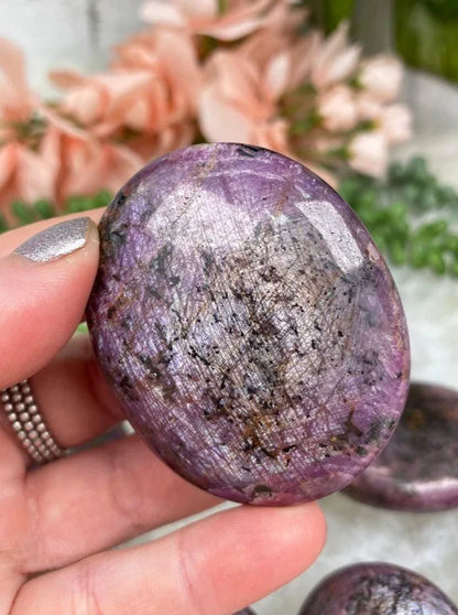 Indian-Star-Ruby-Palm-Stone