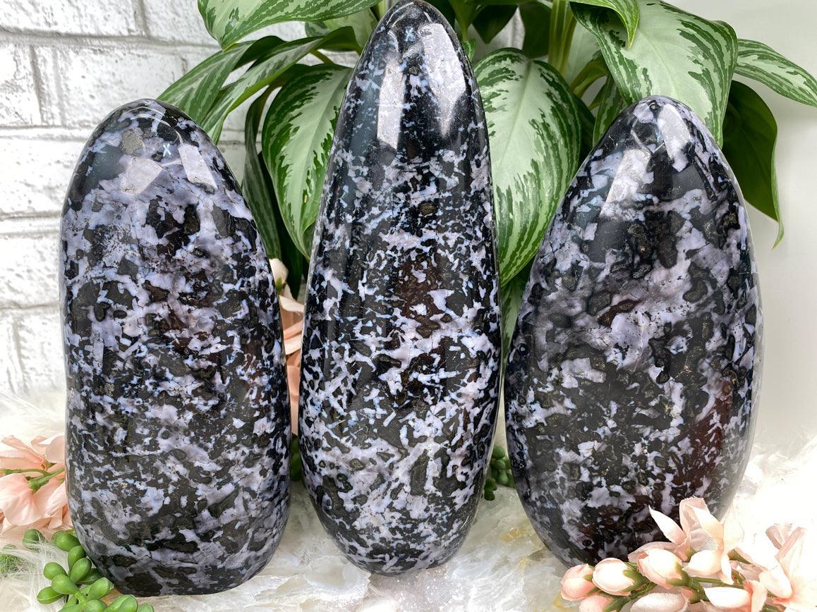 Large-Standing-Freeform-Crystals