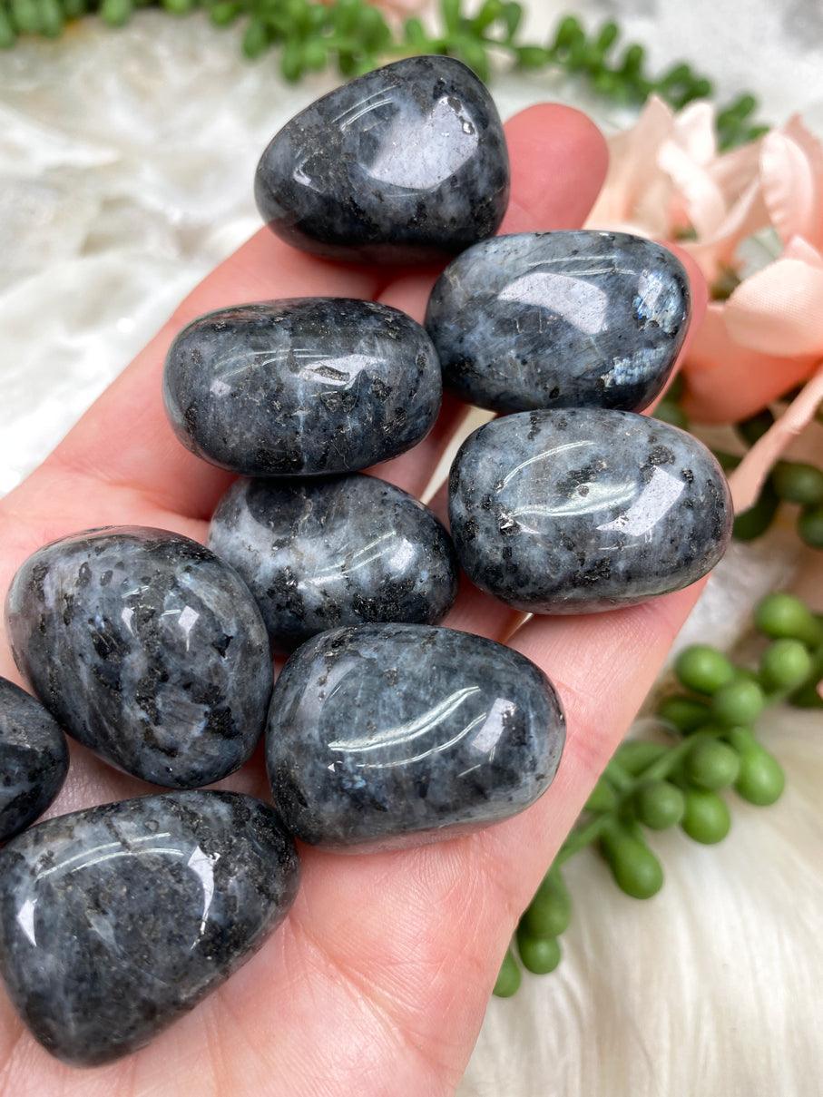 Tumbled-Black-Gray-Larvikite-with-Flash