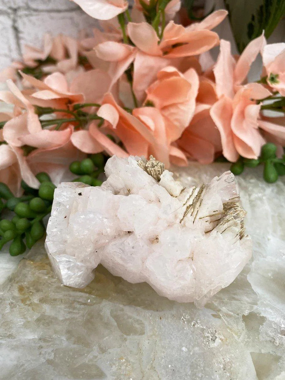 Light-Pink-UV-Mangano-Calcite-Cluster