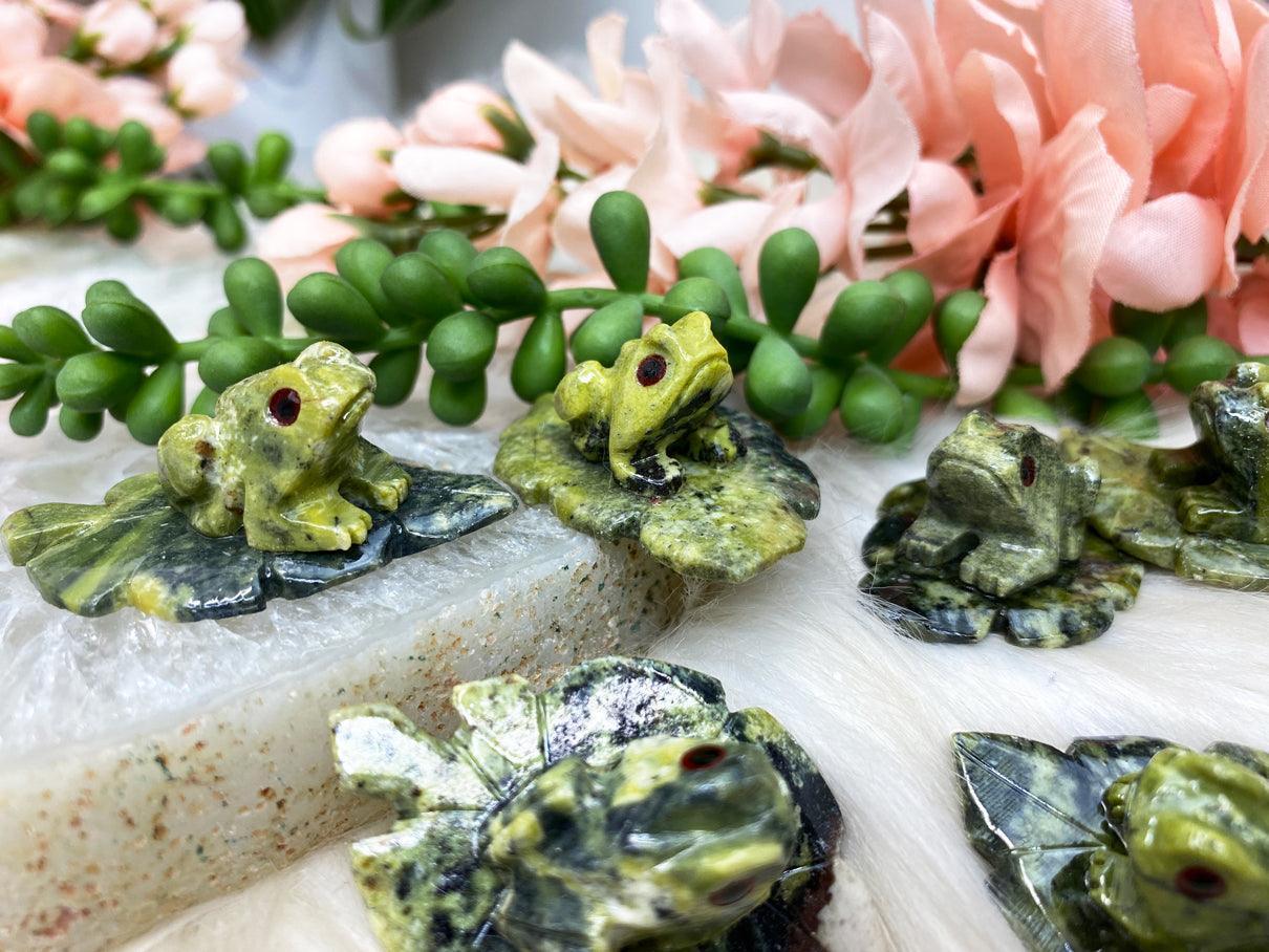 Peruvian-Green-Serpentine-Frog-Lilypad-Crystal-Carving