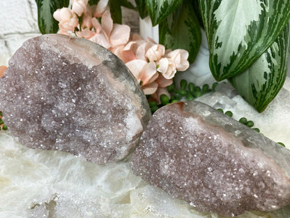 Pink-Agate-Edge-Quartz-Crystal-Clusters