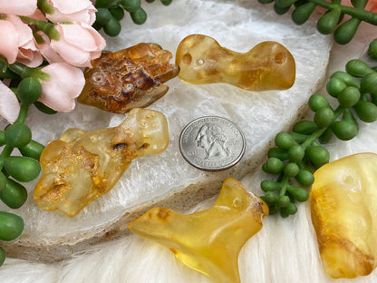 Polished-Amber-Pendants-from-Colombia