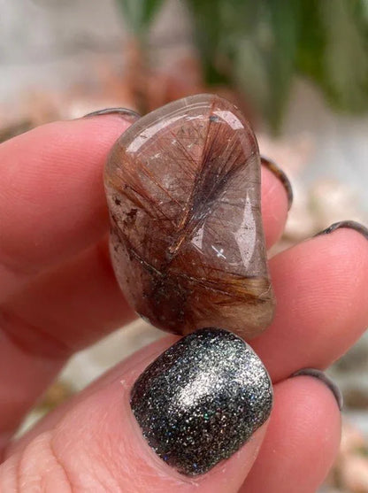 Tumbled-Red-Rutile-in-Clear-Quartz