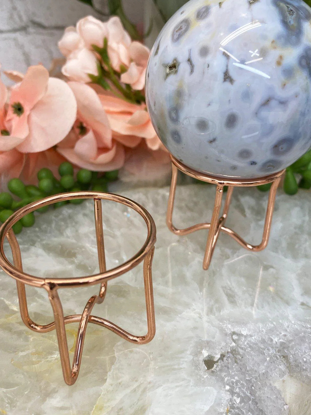 Simple-Rose-Gold-Metal-Crystal-Sphere-Stands