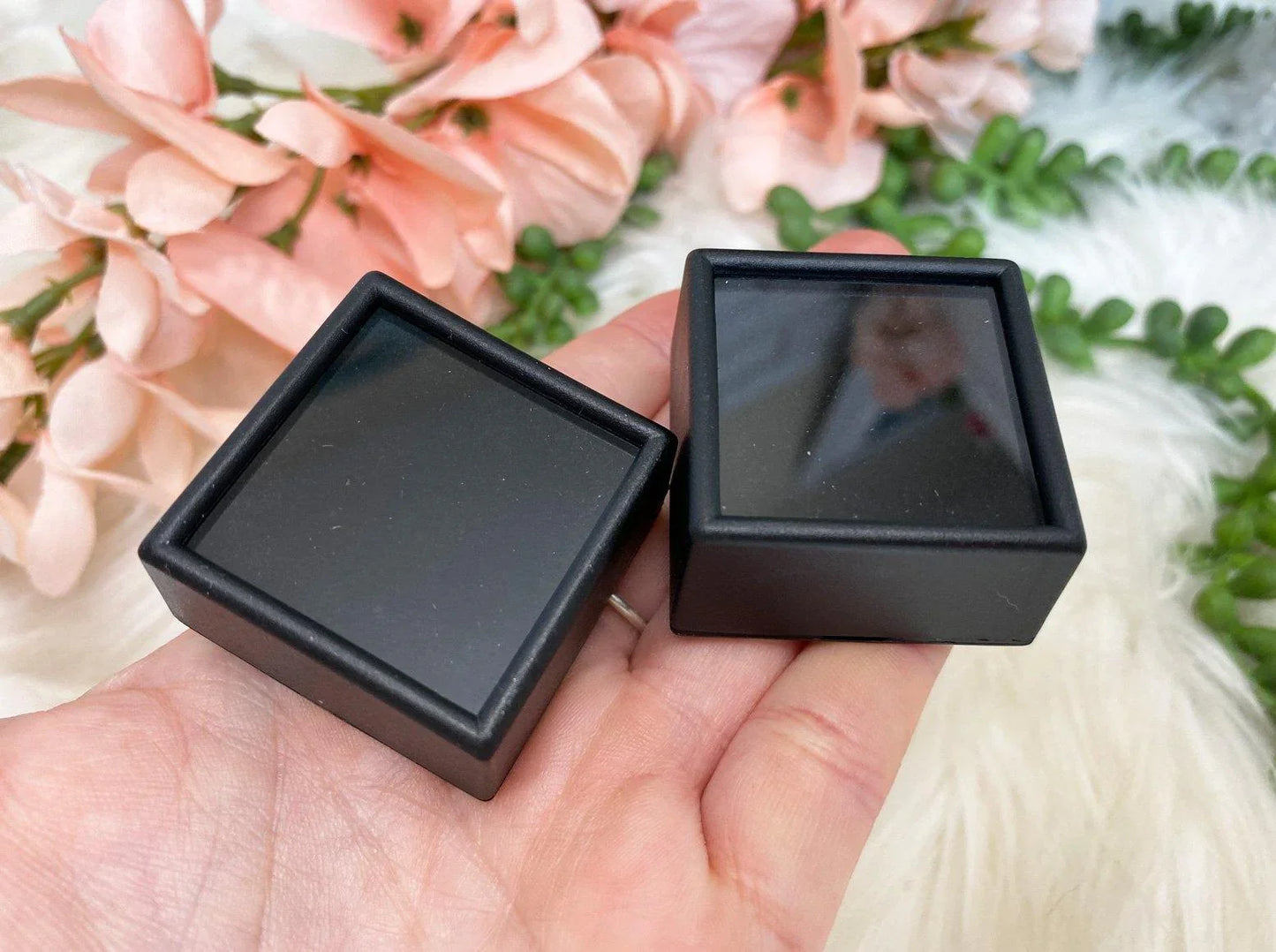 Small glass black plastic gemstone crystal holder