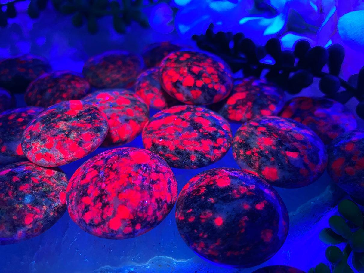 UV-Reactive-Ruby-in-Albite