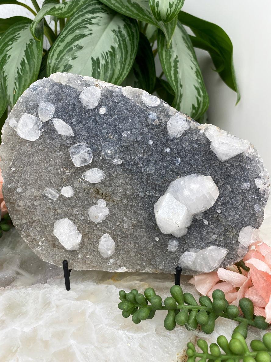 White-Apophyllite-on-Gray-Chalcedony