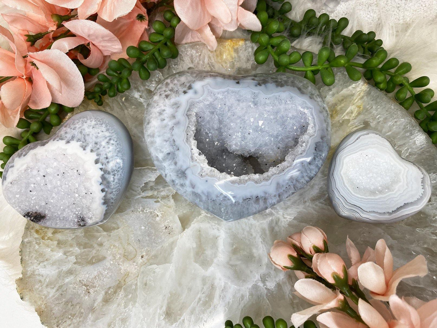 Gray-White-Chalcedony-Quartz-Agate-Polished-Crystal-Heart-Carving