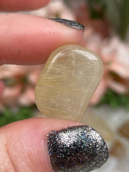 Tumbled-Yellow-Rutile-Hairs-in-Quartz