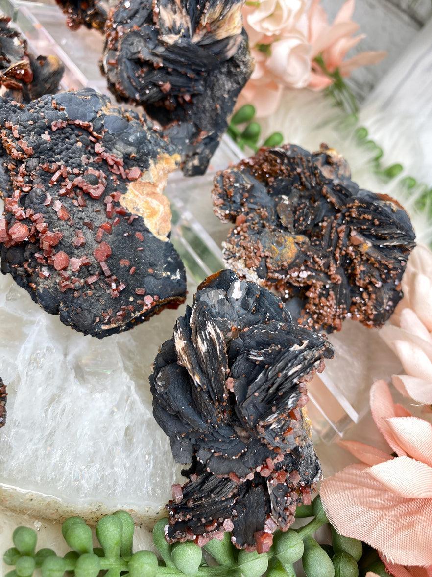 black-manganese-baryte-vanadinite