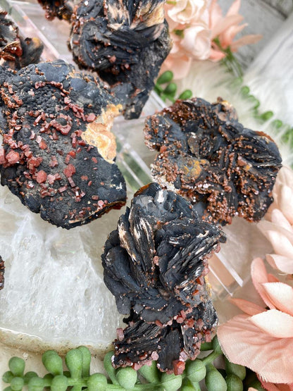 black-manganese-baryte-vanadinite