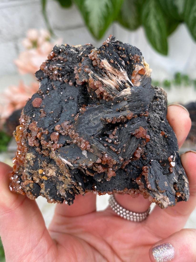 black-manganese-orange-baryte-vanadinite