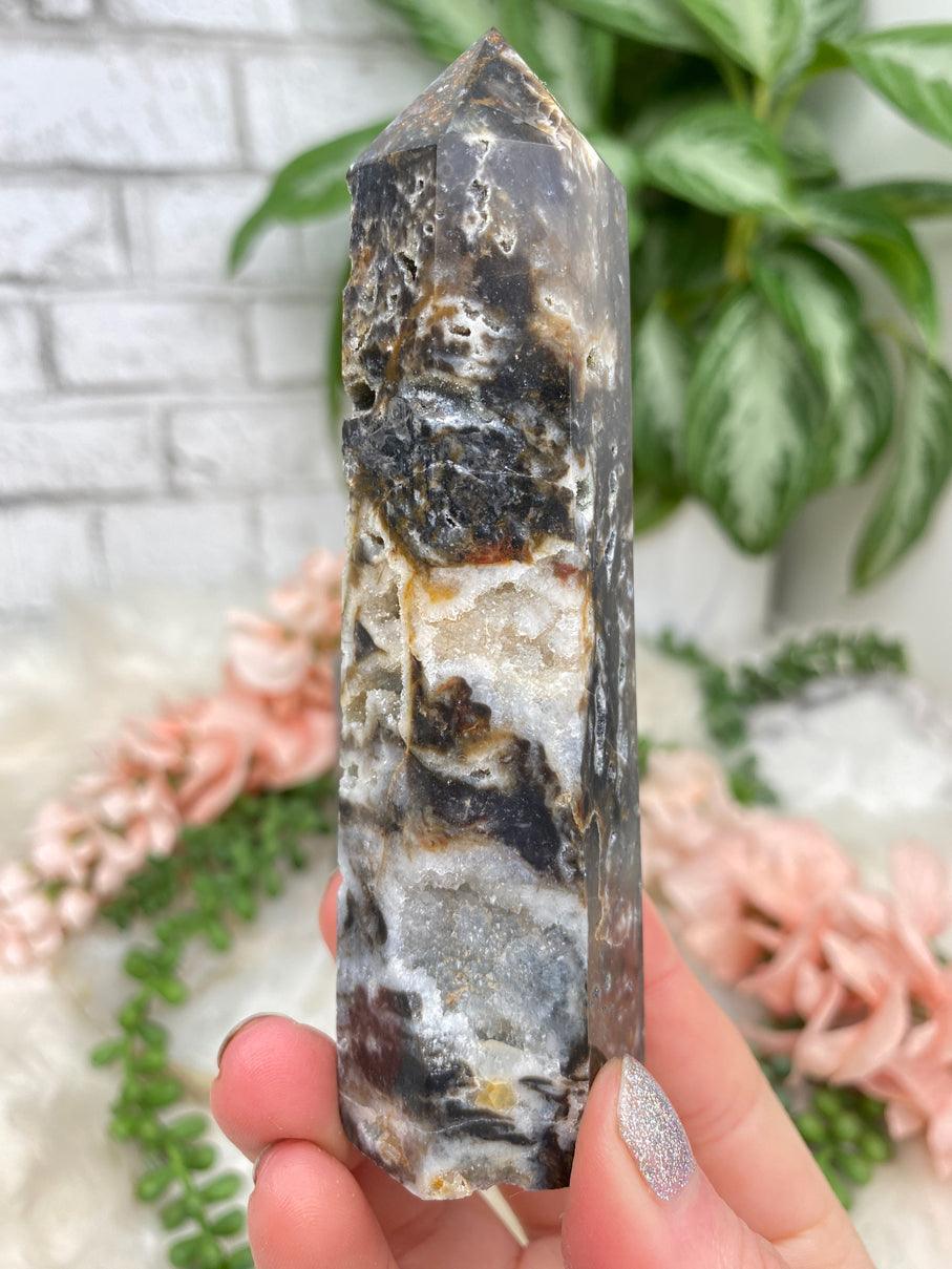 black-white-sphalerite-point