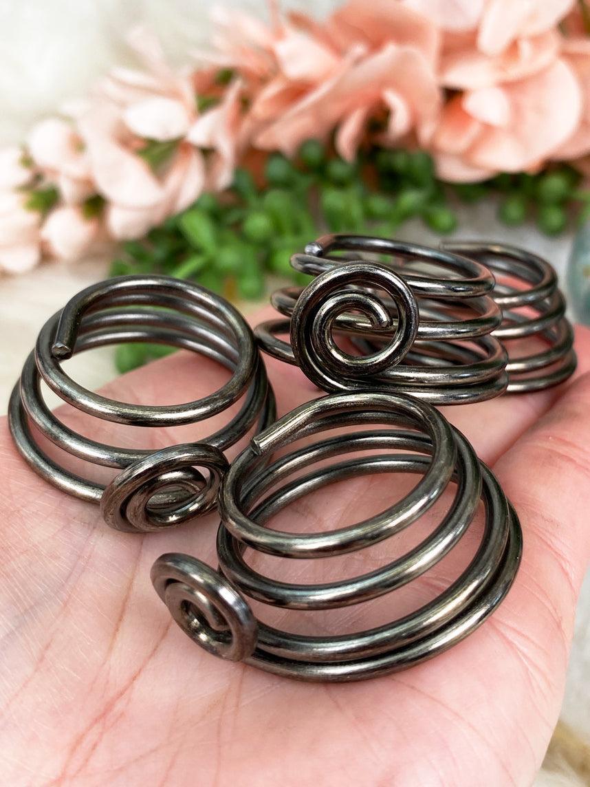 bronze-metal-sphere-stand