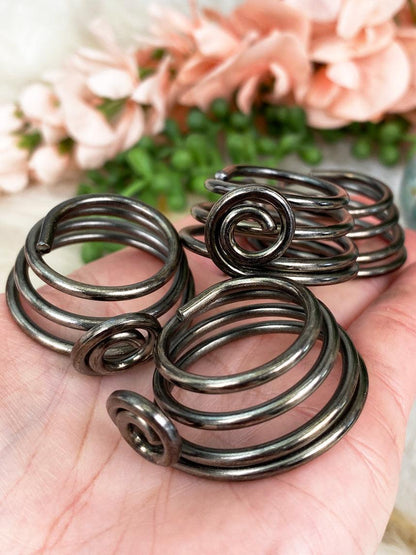 bronze-metal-sphere-stand