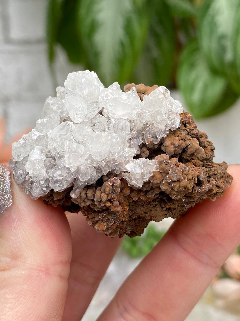 brown-chalcedony-white-calcite