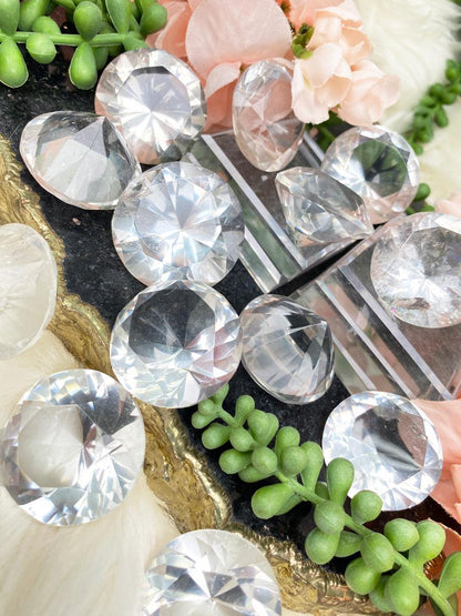 clear-quartz-diamond-carving