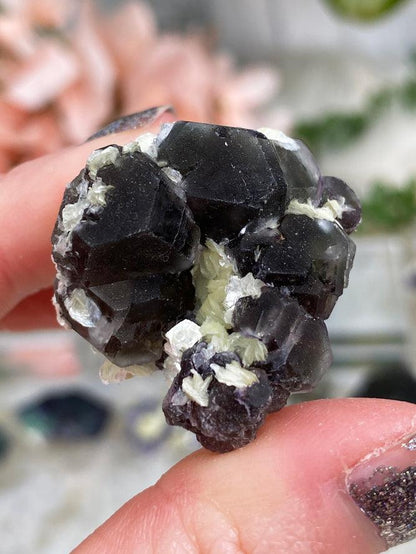 dark-fluorite-yellow-mica-crystal