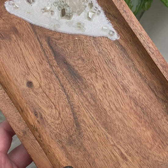 Quartz-Geode-Wood-Tray-Crystal-Home-decor-Video