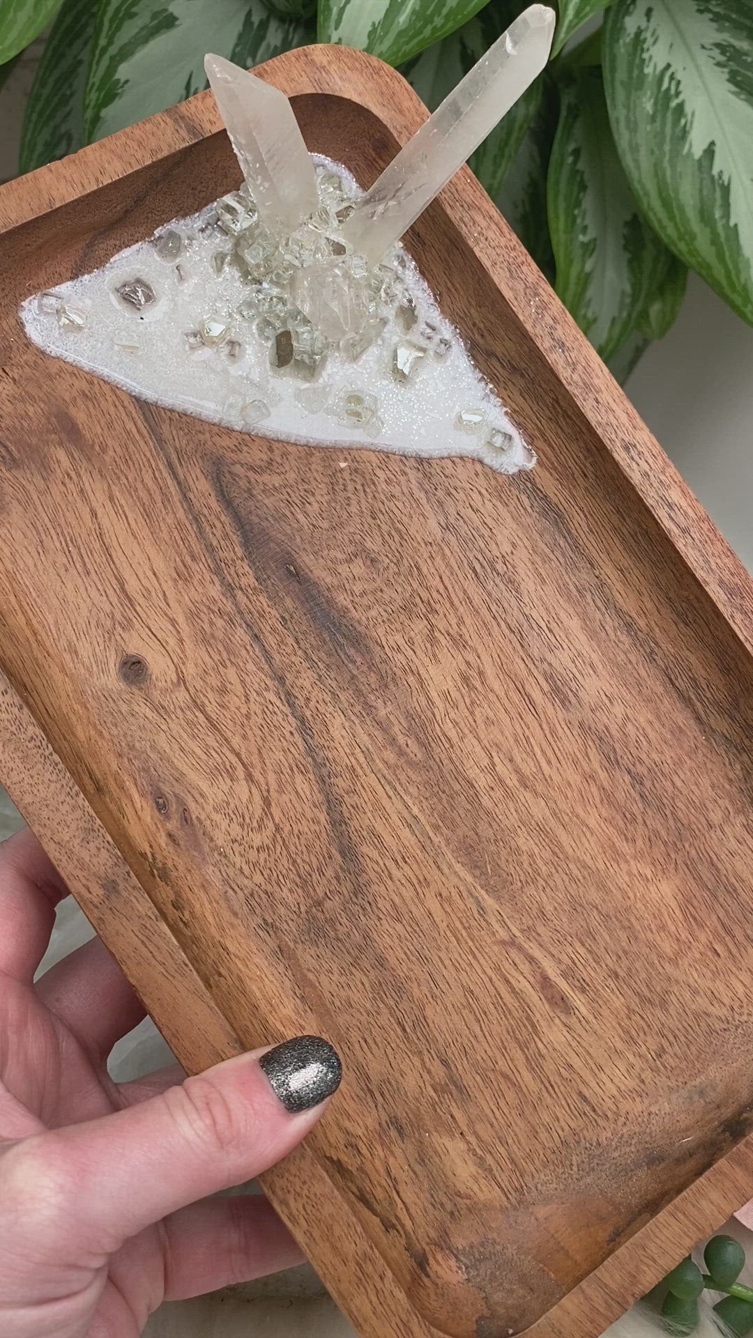 Quartz-Geode-Wood-Tray-Crystal-Home-decor-Video