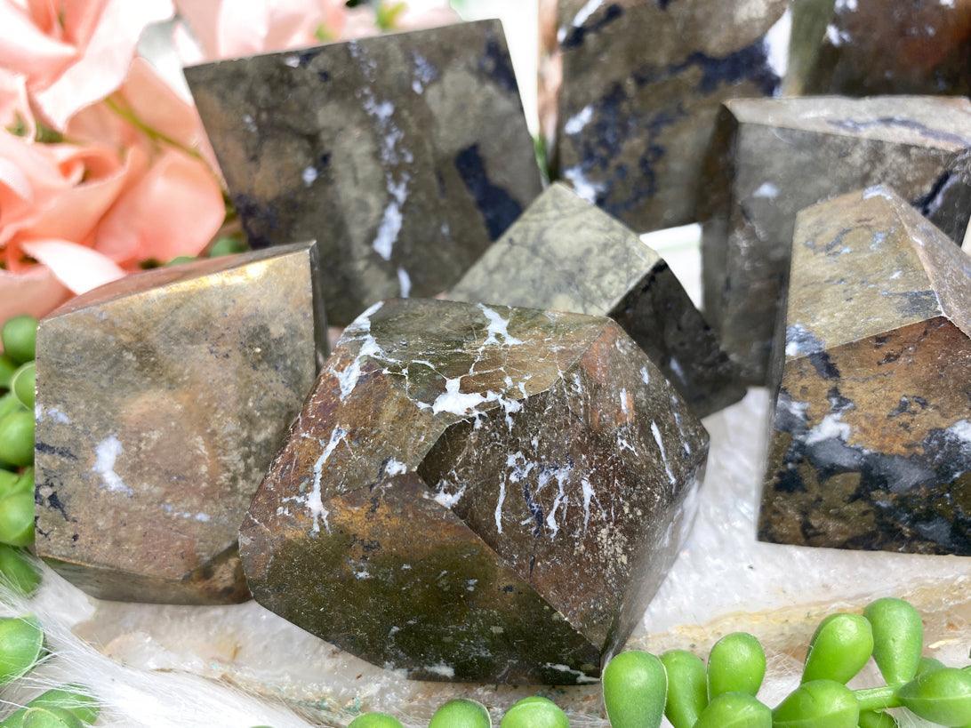 gold-geometric-chalcopyrite