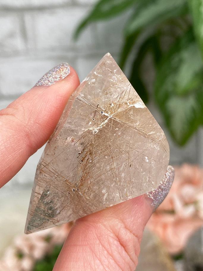 gold-rutile-in-garden-quartz