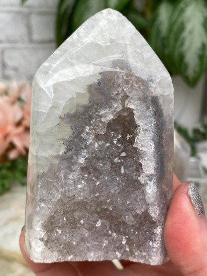 gray-banded-quartz-point