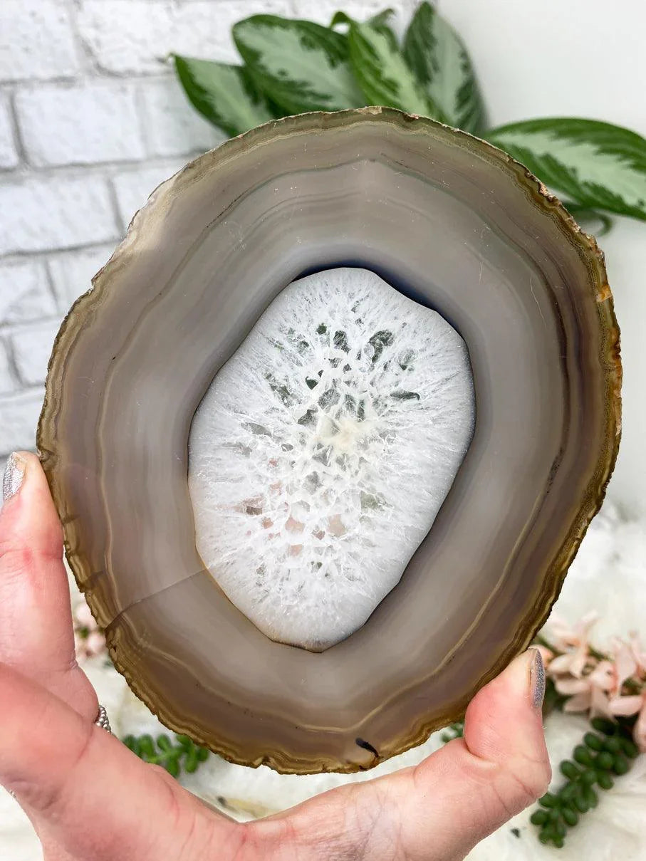 gray-black-agate-slice